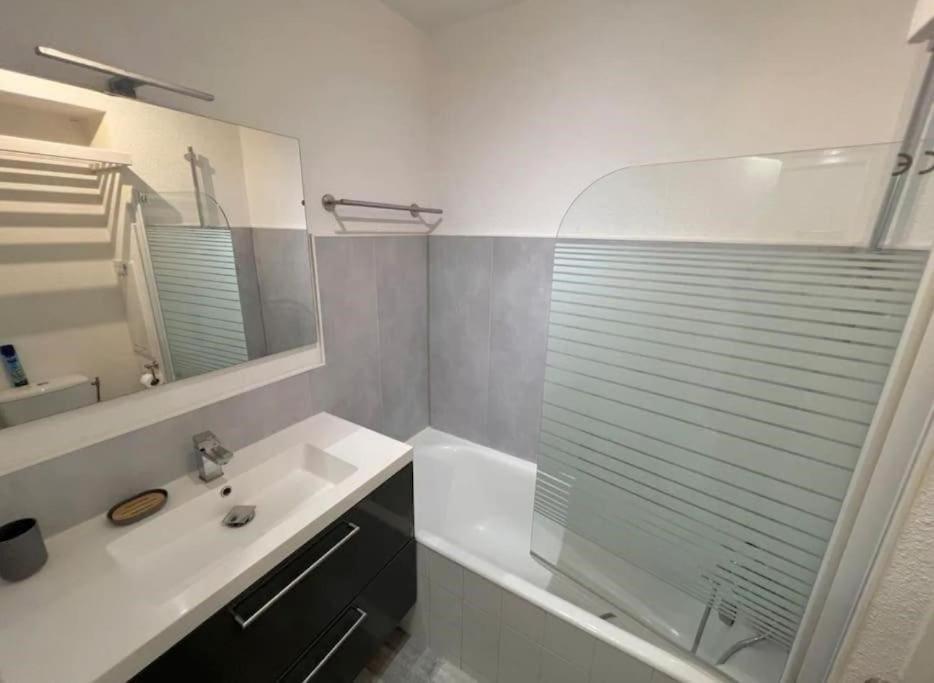 Appartement Port De Hyeres 4 Personnes Exterior foto