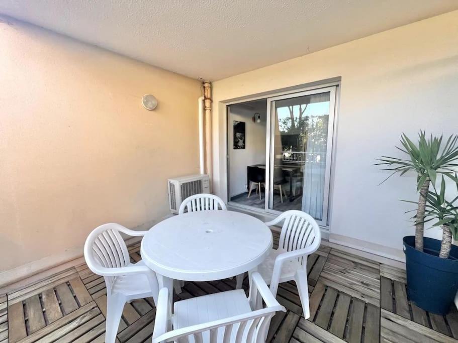 Appartement Port De Hyeres 4 Personnes Exterior foto